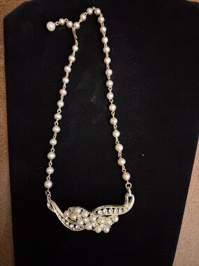Vintage Faux Pearls and Rhinestones. Gold tone. 17 inch
